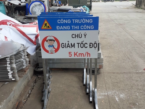 Sản xuất biển báo giao thông