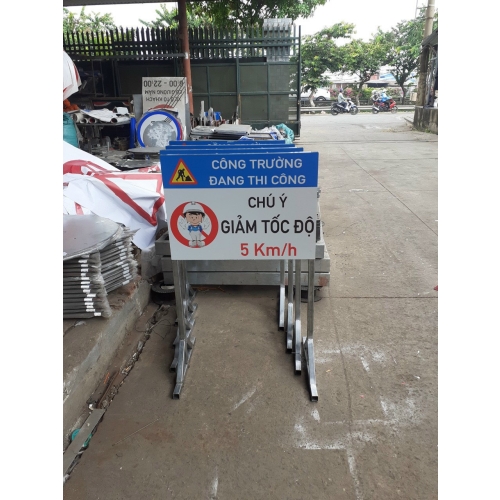 Sản xuất biển báo giao thông